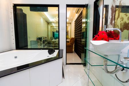 Casa à venda com 476m², 3 quartos e 2 vagasBanheiro da suíte 3