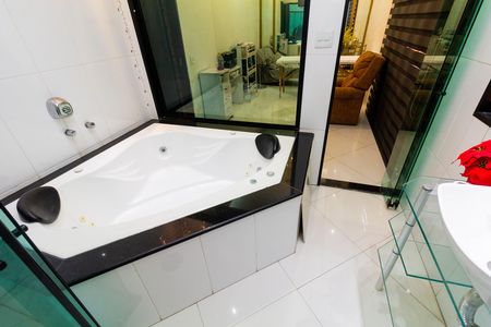 Casa à venda com 476m², 3 quartos e 2 vagasBanheiro da suíte 3