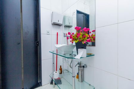 Casa à venda com 476m², 3 quartos e 2 vagasBanheiro 4