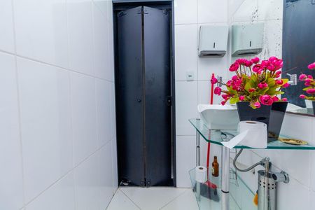 Casa à venda com 476m², 3 quartos e 2 vagasBanheiro 4