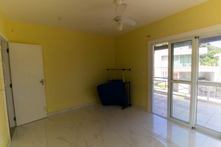 Casa de condomínio para alugar com 170m², 4 quartos e 6 vagas Casa de condomínio para alugar com 170m², 4 quartos e 6 vagasSuíte