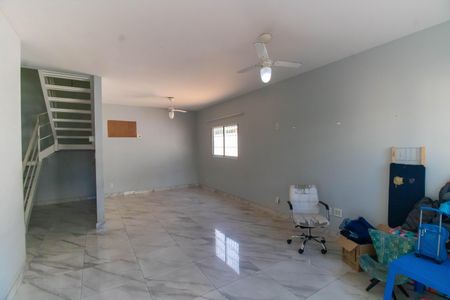 Sala de casa de condomínio para alugar com 4 quartos, 170m² em Maria Paula, Niterói