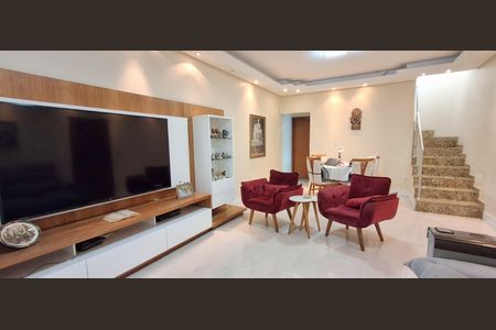 Casa à venda com 175m², 3 quartos e 2 vagasSala