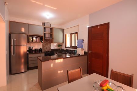 Casa à venda com 173m², 3 quartos e 2 vagasCozinha