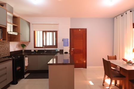 Casa à venda com 173m², 3 quartos e 2 vagasCozinha