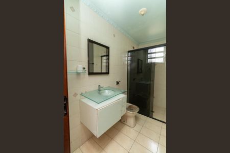 Casa à venda com 200m², 3 quartos e 2 vagasBanheiro 1