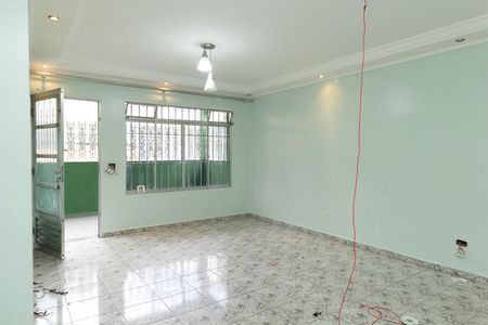 Casa à venda com 200m², 3 quartos e 2 vagasSala