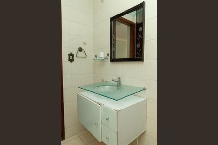 Casa à venda com 200m², 3 quartos e 2 vagasBanheiro 1