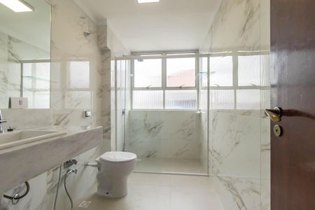 Apartamento para alugar com 397m², 5 quartos e 3 vagasBanheiro do Corredor