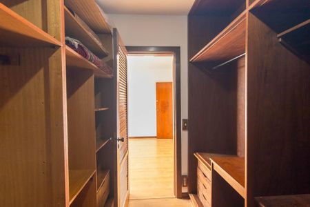 Apartamento para alugar com 397m², 5 quartos e 3 vagasCloset da suíte 2