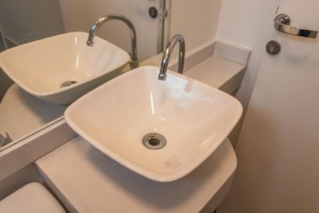 Casa de condomínio à venda com 257m², 4 quartos e 4 vagasBanheiro de Serviço