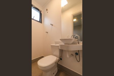 Casa de condomínio à venda com 257m², 4 quartos e 4 vagasBanheiro de Serviço