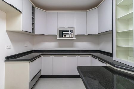 Casa de condomínio à venda com 257m², 4 quartos e 4 vagasCozinha