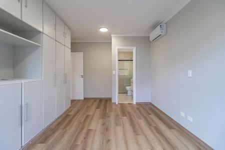 Casa de condomínio à venda com 257m², 4 quartos e 4 vagasSuíte 4