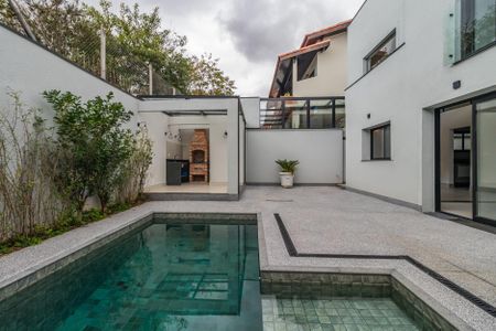 Casa de condomínio à venda com 257m², 4 quartos e 4 vagasQuintal