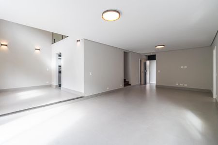 Casa de condomínio à venda com 257m², 4 quartos e 4 vagasSala