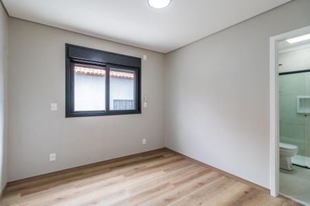 Casa de condomínio à venda com 257m², 4 quartos e 4 vagasSuíte 2