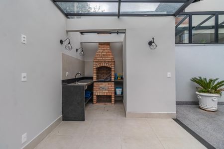 Casa de condomínio à venda com 257m², 4 quartos e 4 vagasQuintal