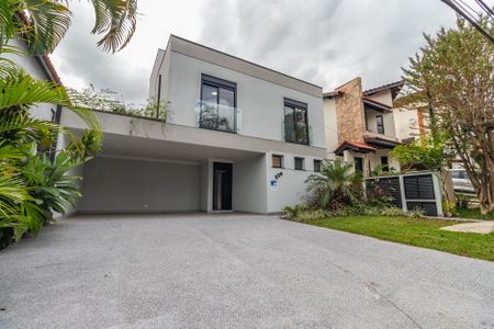 Casa de condomínio à venda com 257m², 4 quartos e 4 vagasFachada