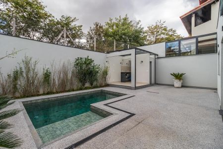 Casa de condomínio à venda com 257m², 4 quartos e 4 vagasQuintal