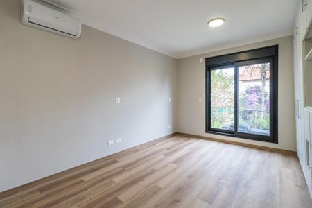 Casa de condomínio à venda com 257m², 4 quartos e 4 vagasSuíte 4