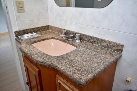 Casa à venda com 243m², 3 quartos e 3 vagas Casa à venda com 243m², 3 quartos e 3 vagasBanheiro da Suíte 2