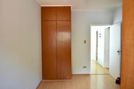 Casa à venda com 243m², 3 quartos e 3 vagas Casa à venda com 243m², 3 quartos e 3 vagasQuarto