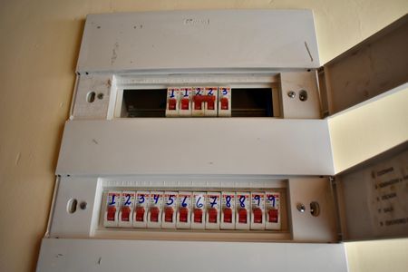 Casa à venda com 243m², 3 quartos e 3 vagas Casa à venda com 243m², 3 quartos e 3 vagasCorredor Lateral Externo