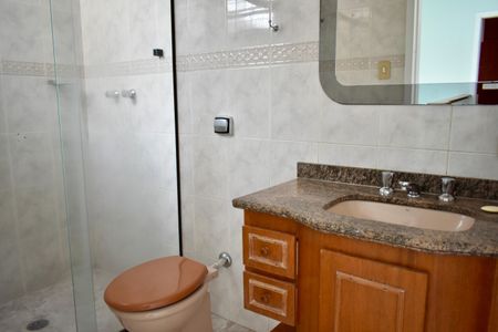 Casa à venda com 243m², 3 quartos e 3 vagas Casa à venda com 243m², 3 quartos e 3 vagasBanheiro Social