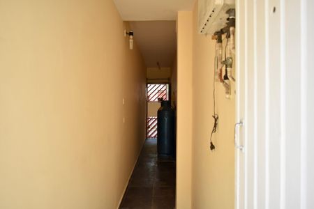 Casa à venda com 243m², 3 quartos e 3 vagas Casa à venda com 243m², 3 quartos e 3 vagasCorredor Lateral Externo