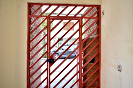 Casa à venda com 243m², 3 quartos e 3 vagas Casa à venda com 243m², 3 quartos e 3 vagasFachada