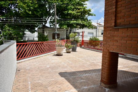 Casa à venda com 243m², 3 quartos e 3 vagas Casa à venda com 243m², 3 quartos e 3 vagasTerraço