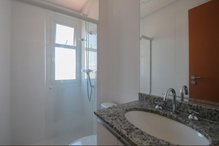 Apartamento à venda com 61m², 2 quartos e 2 vagasBanheiro da Suíte