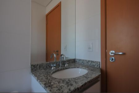 Apartamento à venda com 61m², 2 quartos e 2 vagasBanheiro da Suíte