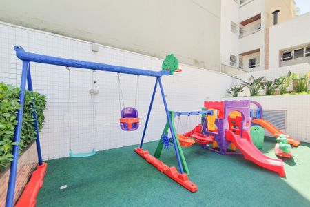 Apartamento à venda com 61m², 2 quartos e 2 vagasÁrea comum - Playground