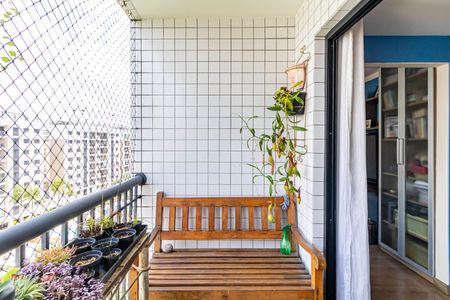 Apartamento à venda com 82m², 3 quartos e 2 vagas Apartamento à venda com 82m², 3 quartos e 2 vagasVaranda