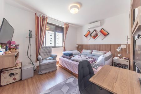 Apartamento à venda com 214m², 4 quartos e 3 vagasSuíte 2