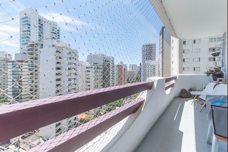Apartamento à venda com 214m², 4 quartos e 3 vagasVaranda