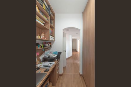 Apartamento à venda com 214m², 4 quartos e 3 vagasEscritório