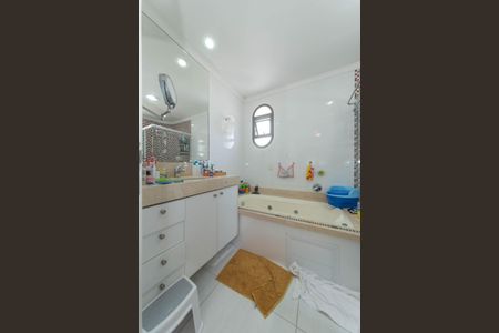 Apartamento à venda com 214m², 4 quartos e 3 vagasBanheiro da Suíte 2