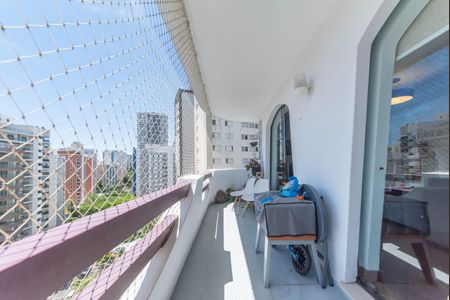 Apartamento à venda com 214m², 4 quartos e 3 vagasVaranda