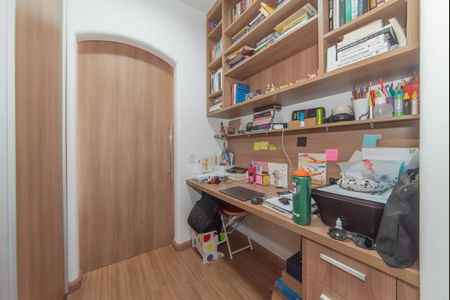 Apartamento à venda com 214m², 4 quartos e 3 vagasEscritório