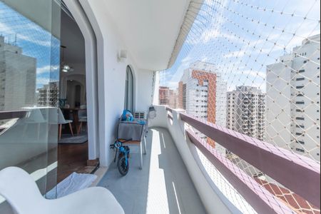 Apartamento à venda com 214m², 4 quartos e 3 vagasVaranda