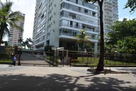 Apartamento para alugar com 103m², 3 quartos e 2 vagas Apartamento para alugar com 103m², 3 quartos e 2 vagasFachada