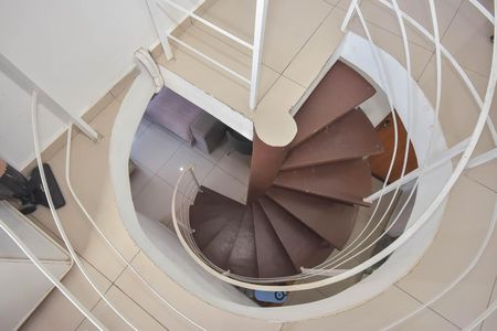 Apartamento à venda com 81m², 2 quartos e 1 vagaEscada