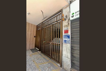 Apartamento à venda com 228m², 4 quartos e 1 vagaFachada com cartaz QA