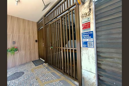 Apartamento à venda com 228m², 4 quartos e 1 vagaFachada com cartaz QA