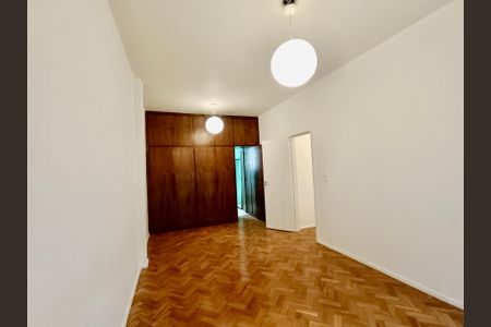 Apartamento à venda com 228m², 4 quartos e 1 vagaSuíte