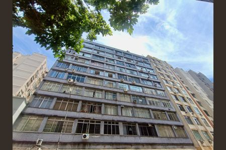 Apartamento à venda com 228m², 4 quartos e 1 vagaFachada com cartaz QA