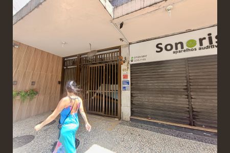 Apartamento à venda com 228m², 4 quartos e 1 vagaFachada com cartaz QA